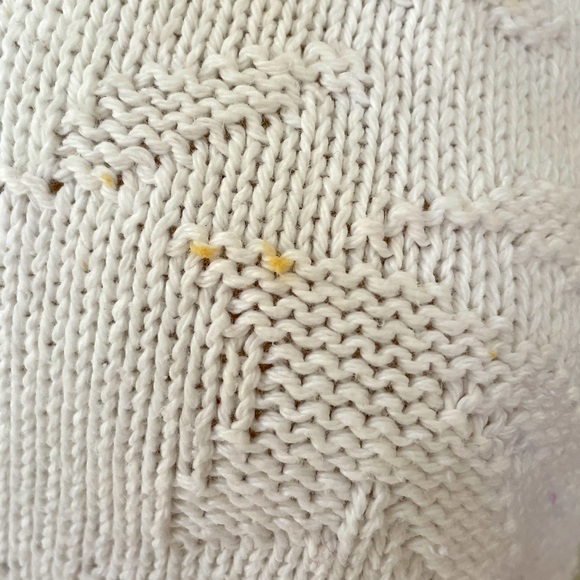 Classic White Sweater Size Medium - Picture 3 of 8